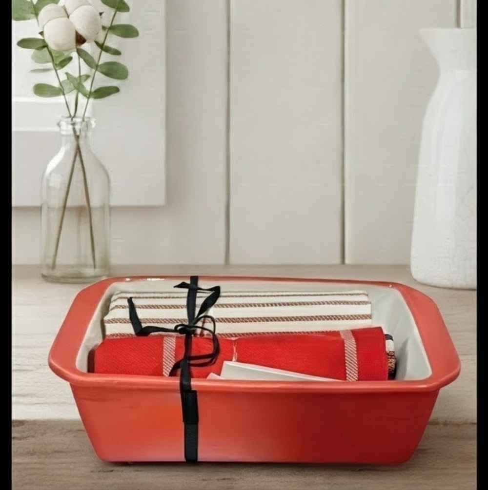NEW Oui Loaf Pan Baker and Tea Towel Set